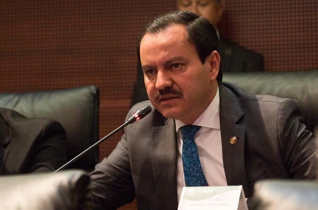 Demandó a la Fiscalía General del Estado atienda los hechos y sean detenidos y sancionados los reponsables; y reveló que nadie se ha acercado a él, salvo el secretario de Gobierno, Pablo Ojeda Cárdenas, quien les escribió un mensaje