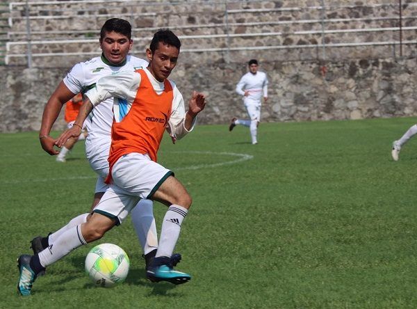 El turno en el primero de tres días fue para los jóvenes nacidos en 1996 y 1997. Al conformarse 2 equipos de 11 jugadores, comenzó el partido que se disputó a 2 tiempos de 35 minutos. Después se desarrollaron 2 juegos más