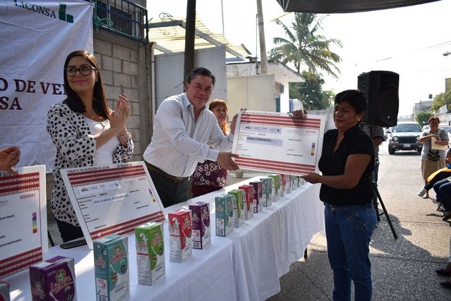 Por otra parte, la funcionaria federal informó a los vecinos que la instrucción del Presidente de la República, Andrés Manuel López Obrador, es que a través de la empresa de participación mayoritaria se brinde seguridad alimentaria a la población mexicana y con estas acciones se concurre a lograr el objetivo