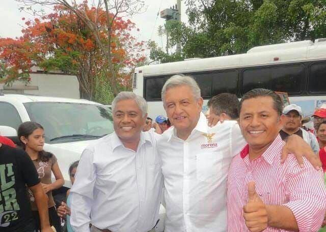 A través de una video-grabación, difundida a través en redes sociales, Alfonso Miranza, vinculado con el grupo criminal de “Los Rojos”, que comanda su sobrino Santiago Mazarí Hernández, alías “El Carrete”, lleva a cabo la inauguración de “dos preciosas obras” para beneficio de la población de Cazahuatlán, en los límites entre Morelos y Guerrero