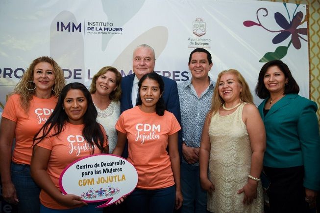 Actualmente se cuenta con Centros de Desarrollo para las Mujeres en los municipios de Mazatepec, Puente de Ixtla, Temixco, Tlaltizapán, Yautepec, Huitzilac, Jojutla, Jiutepec y Cuernavaca. Por su parte, Flor Dessiré León manifestó que a través de los Centros de Desarrollo para las Mujeres se busca que la perspectiva de género sea una metodología de trabajo a favor de un principio de igualdad en contra de la discriminación y de la subordinación de las mujeres