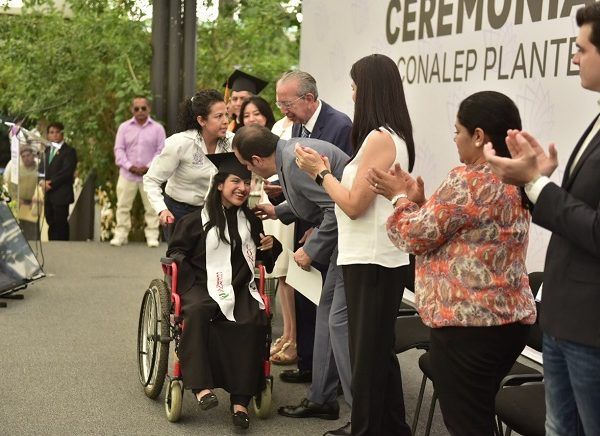 La ceremonia se realizó en el municipio de Jiutepec, donde 322 integrantes de la generación 2016-2019 acudieron acompañados por familiares y amigos