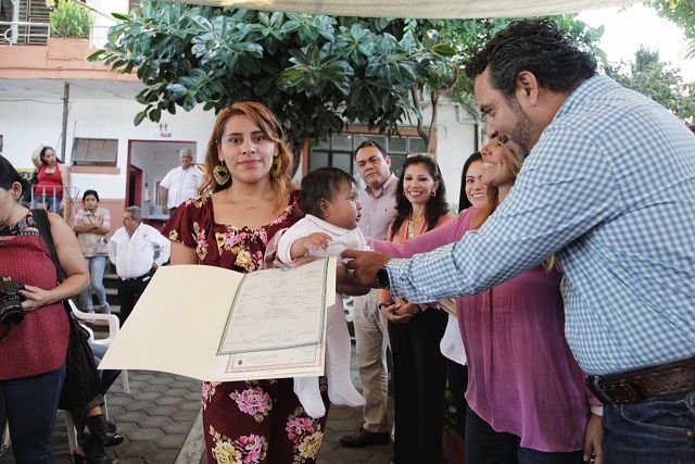 En las instalaciones del Ayuntamiento dentro del programa Campaña de Registro de Nacimiento para Menores que impulsa el DIF Cuernavaca, Alvarez González aseguró que el gobierno capitalino cumple integramente con las disposiciones de la Organización de las Naciones Unidas, plasmado en Los Derechos de los Niños, el 20 de noviembre de 1989