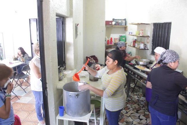 Lizeth Torres Manjarrez, directora general del DIF, indicó que la instrucción de Rafael Reyes Reyes, presidente municipal de Jiutepec, es llevar a cabo acciones que contribuyan a superar la carencia alimentaria en diferentes comunidades de alta y media marginación