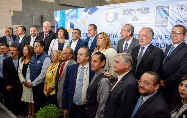 Durante la ceremonia donde suscribieron dicho documento los poderes Ejecutivo y Legislativo, la Universidad Autónoma del Estado de Morelos (UAEM) y la Federación de Universidades Particulares de Morelos (FUPAMOR), el mandatario aseguró que esta suma de voluntades extiende las posibilidades accesibles a jóvenes que buscan continuar sus estudios de nivel licenciatura