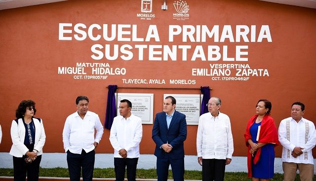 Ante la presencia de alumnos, personal docente y padres de familia, el gobernador sostuvo que la formación académica de las niñas, niños y jóvenes "es lo más importante" para el desarrollo del estado, debido a que en las aulas se forman quienes en adelante forjarán el camino para continuar adelante