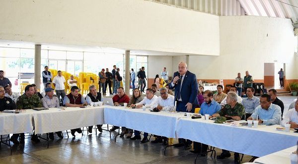 "La prioridad de nuestro gobernador es la seguridad en el estado y esta es responsabilidad de todos", explicó Sanz Rivera a autoridades de Atlatlahucan, Axochiapan, Cuautla, Jantetelco, Temoac, Tepalcingo, Tetela del Volcán, Tlaltizapán y Zacualpan de Amilpas; agregó que la denuncia ciudadana es primordial para lograr mayores resultados al respecto