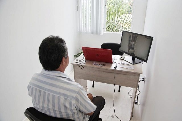 Este espacio cuenta con videocámara en alta resolución, puerta transparente, grabadora de audio y un defensor de oficio