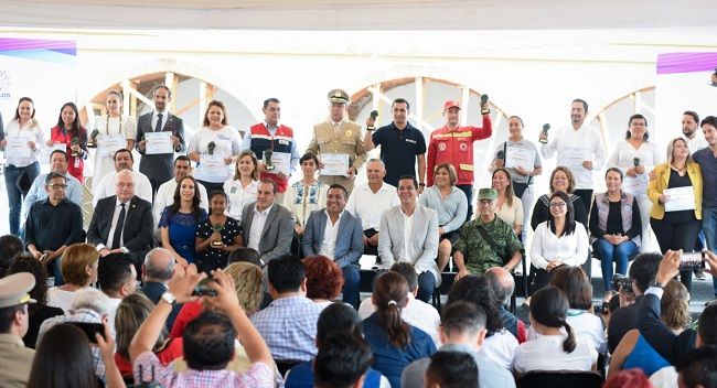 Así lo expresó en el municipio de Jojutla, uno de los más golpeados por el sismo de 7.1 grados que hoy cumple dos años, y a donde el jefe del Ejecutivo estatal acudió para entregar la presea “Puño y Fuerza”, a instituciones y fundaciones que en el momento del desastre y a la fecha son solidarios con Morelos