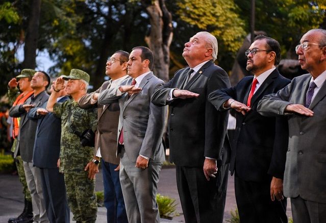 Lo anterior al encabezar la ceremonia cívica conmemorativa al Día Nacional de la Protección Civil, en donde la bandera fue izada a media asta en señal de luto, para recordar a las víctimas por los sismos del 19 de septiembre de 1985 y 2017
