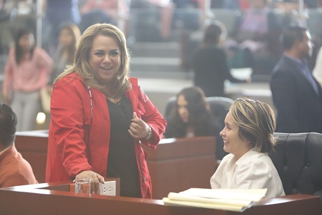 “Le damos la más cordial bienvenida”, señalaron las legisladoras petistas, quienes junto con Díaz Roca acordaron establecer la coordinación necesaria y la preparación de los trabajos legislativos por venir