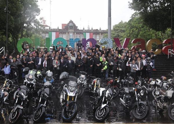 El alcalde Antonio Villalobos Adán sostuvo que el Gobierno de la Ciudad se suma a esta noble causa y muestra mundial de motos, donde los participantes recorren las calles con ropa elegante, conduciendo bobbers, clásicos, choppers, scooters clásicos y sidecars clásicos, por una causa noble como es la salud de varones