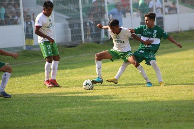 Los Cañeros llegan luego de la victoria que sumaron el pasado fin de semana tras llevarse el clásico sureño ante el once del Club Atlético Zacatepec, con final en los cartones de 3-1, mientras que la oncena Camotera en calidad de visitante doblegó de forma contundente al conjunto de las Iguanas F.C., con final de 3-0 en la cancha de la Unidad Deportiva Zihuatanejo