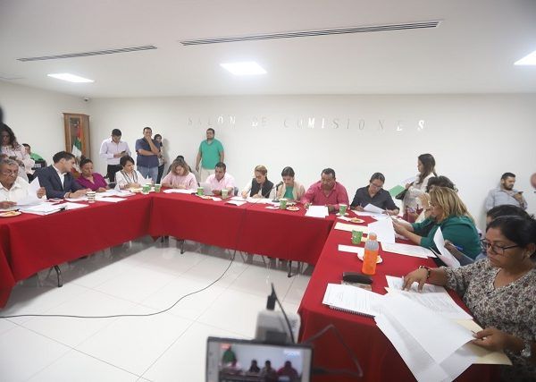 El mandatario planteó dicha reducción presupuestal a las secretarías de Educación, Cultura y Turismo y de Desarrollo Económico y Trabajo, para reorientar recursos al Tribunal Superior de Justicia (TSJ) para el pago de jubilaciones, en cumplimiento a una decisión de la Suprema Corte de Justicia de la Nación (SCJN) por la que se le obliga al Ejecutivo morelense a garantizar recursos para cumplir con dicha prestación