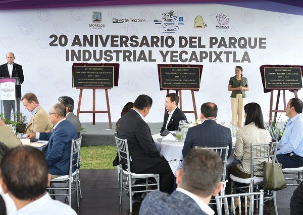 Acompañado de la secretaria de Desarrollo Económico y del Trabajo, Cecilia Rodríguez González, el mandatario acudió a la celebración del 20 aniversario de inicio de operaciones del Parque Industrial Yecapixtla