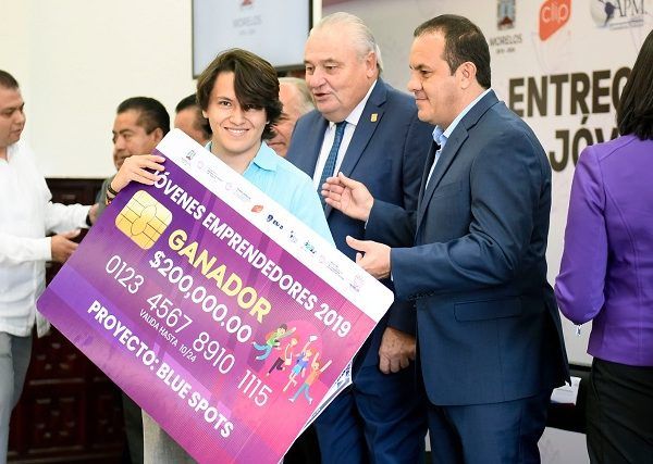 al encabezar la Entrega de Premios de la Primera Convocatoria Jóvenes Emprendedores 2019, emitida a través del Fondo Morelos, el cual está adscrito a la Secretaría de Desarrollo Económico y del Trabajo