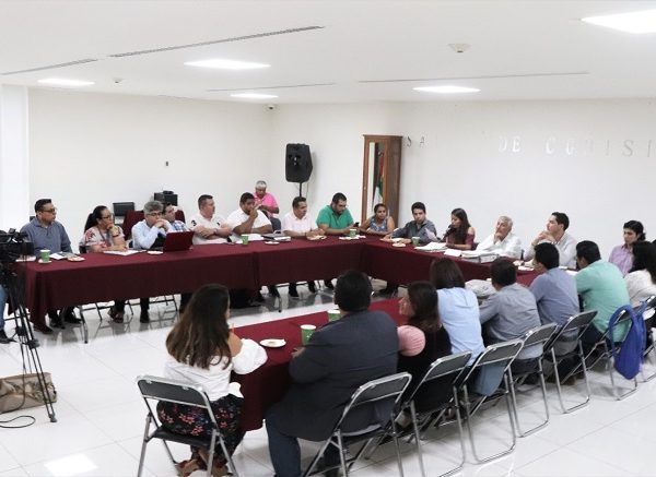 En el Salón de Comisiones del Recinto Legislativo, los representantes municipales conocieron en mesas de trabajo las observaciones que han sido identificadas por el órgano legislativo en sus iniciativas, a fin de que sean subsanadas y el documento esté en condiciones de ser aprobado a más tardar el 15 de diciembre