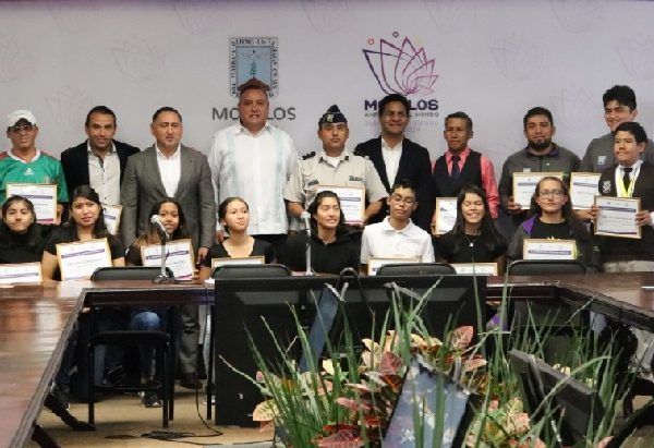 "Reconocemos su esfuerzo, tanto en sus entrenamientos como en sus participaciones en cada una de las justas deportivas en las que representan a Morelos, por el tiempo y valor que le dan cada día al deporte", comentó Osiris Pasos