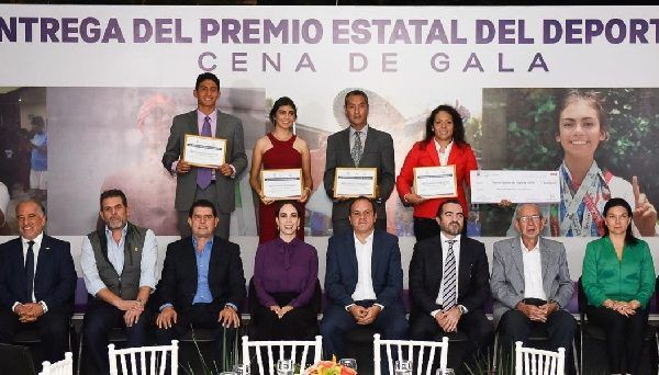 En el acto, celebrado en la Residencia Oficial, aseveró que “vamos por buen camino con todos los deportistas, y vamos a seguir luchando para seguir apoyándolos”; asimismo, resaltó que quienes se encuentran al frente del Instituto del Deporte y Cultura Física del Estado de Morelos (INDEM), tienen la encomienda de brindar el apoyo necesario a quienes practican un deporte