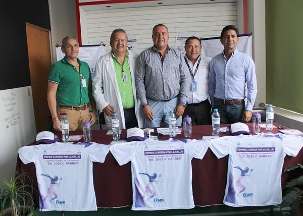 Así lo anunció Osiris Pasos Herrera director general del INDEM, quien invitó a la comunidad morelense a participar en esta convivencia deportiva que será este próximo domingo 10 de noviembre; también se dieron cita el director del Desarrollo del Deporte, Isaac Terrazas García; Víctor Manuel Martínez Jardón y Eduardo Deloera, director Médico y subdirector Administrativo del Hospital Parres, respectivamente; así como David Pérez, integrante del comité organizador de la carrera atlética