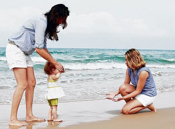 En el caso concreto, una pareja conformada por dos mujeres solicitaron por escrito al Registro Civil de Aguascalientes reconocer y registrar a un menor nacido de una de ellas como hijo de ambas