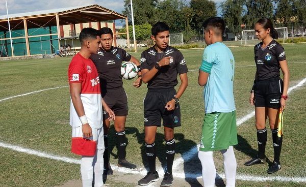 Así lo explicó Nicolas Arcos Olascoaga, director deportivo de esta institución, quien destacó que el equipo nuevamente cayó en una serie de altibajos que a la postre le costaron la derrota: "El equipo tuvo llegada, en más de una oportunidad el equipo pudo haber logrado las anotaciones para nuestra causa, y tener un mejor resultado en este compromiso, no es pretexto, pero dejamos ir la victoria"