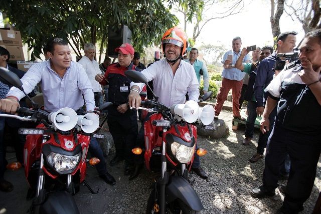 Agregó que en junio de este año llegará a Cuernavaca la donación de Mineapolis, Ciudad Hermana de Cuernavaca, por un valor 2 millones de dólares o 40 millones de pesos, después de las gestiones realizadas el año pasado con el alcalde de aquella metrópoli estadounidense, todo lo cual fue aprobado por el Cabildo capitalino, lo cual fue también reconocido y agradecido por Villalobos Adán