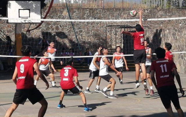 En la categoría preparatoria varonil, los equipos de Hawks, y el CUAM protagonizaron duelo de tres sets, el primero de ellos terminó 28-26 a favor de Hawks, en el segundo periodo los del CUAM enderezaron el camino ganando 25-20 igualando el resultado parcial, fue entonces que tuvieron que llegar al tercer set donde nuevamente los de Hawks tomaron la delantera y con un 15-11 en el marcador se llevaron el triunfo para mantenerse en el segundo escalón de la tabla de posiciones