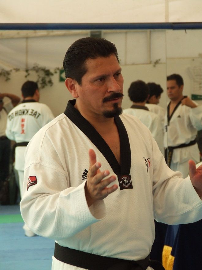 El séptimo Dan, otorgado por la organización mundial de Kukkiwong, avala la trayectoria, y el largo caminar por la actividad del Tae kwon do, la cual ha continuado, desde hace más de 20 años, con la creación del Centro Universitario de Taekwondo –CUT-, el cual se ha extendido por diversos municipios de Morelos y entidades de la República Mexicana