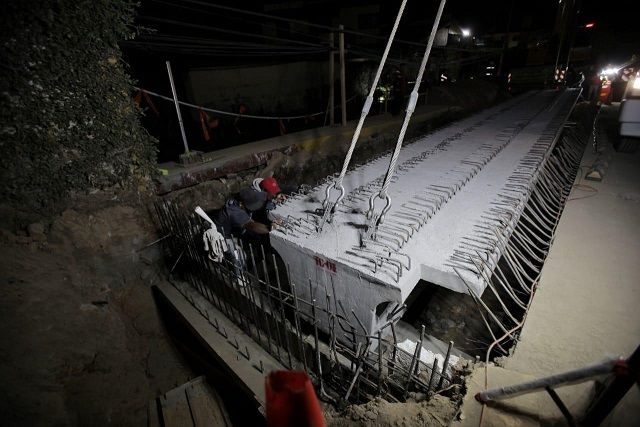 Programado para concluirse en el menor tiempo posible, constató -durante dos horas- la operación de las grúas, que colocaron las dos "ballenas" de la estructura principal