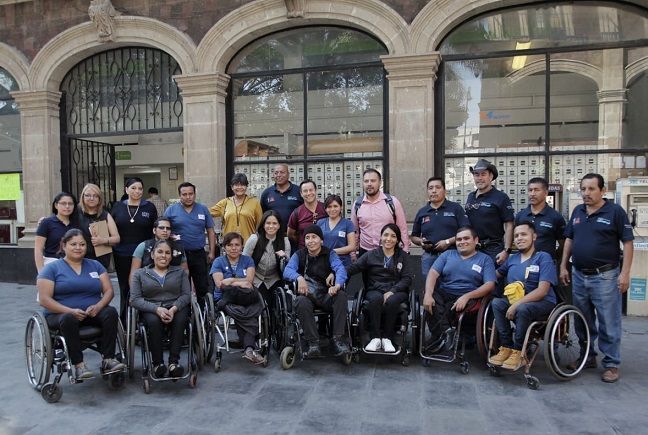 Al realizar un recorrido por el centro de Cuernavaca, acompañadas por personas con sillas de ruedas, verificaron las condiciones de accesibilidad o no para este sector de la población
