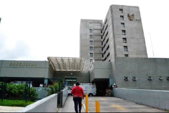 Médicos, que solicitaron guardar anonimato por temor a represalias, informaron que en la clínica 1, situada en la avenida plan de Ayala de Cuernavaca, personal médico y de enfermería dieron positivo a SARS-CoV-2