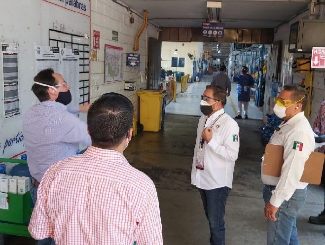 El responsable de la SPC Gonzalo Barquín Granados, informó que en el acceso a la planta se toma la temperatura a quienes ingresan y se proporciona la explicación de las medidas sanitarias aplicadas en cada una de las áreas de la factoría
