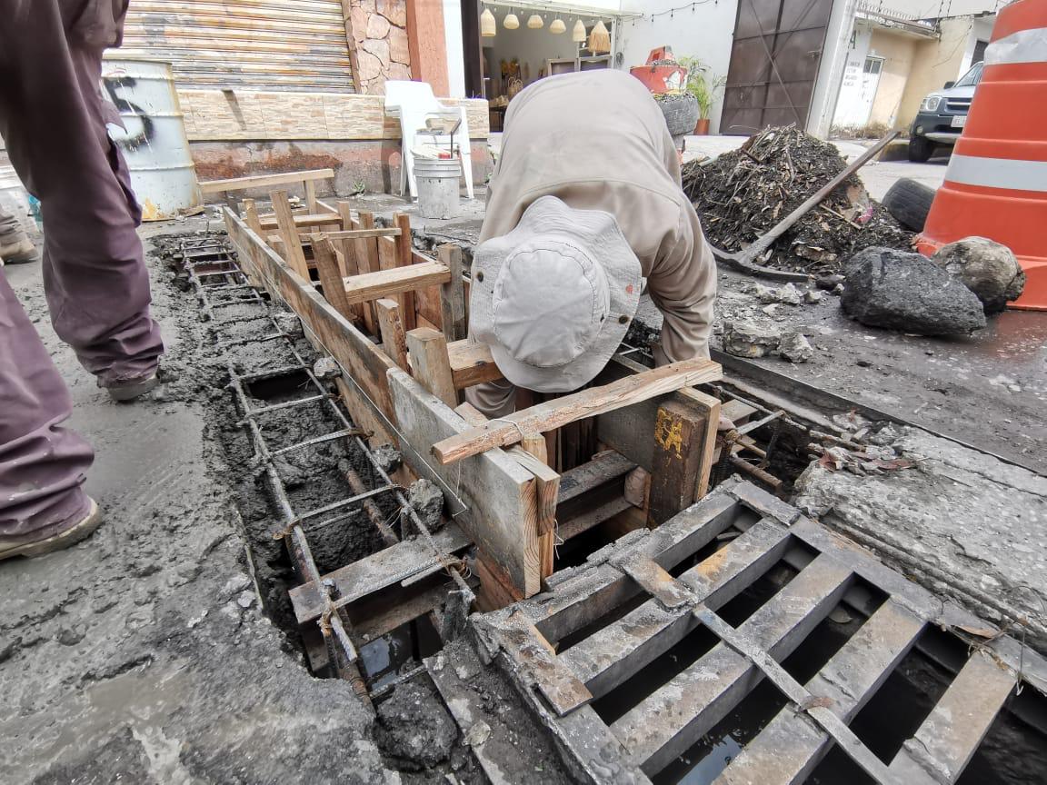 Desde antes del comienzo de la temporada de precipitaciones pluviales, tiempo en que se presentan mayores casos de taponamientos y rupturas en dichas estructuras, se programó un plan preventivo para evitar inundaciones y encharcamientos