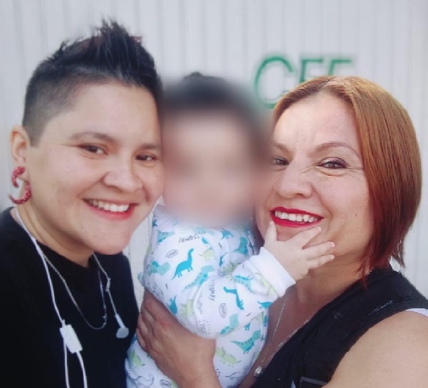 Carla Sofía y Yaneli, unidas en matrimonio civil desde 2017, solicitaron apoyo y asesoría a la Dirección de Diversidad Sexual que encabeza Violeta Fabiola Sánchez Luna, cuando argumentando una cuestión biológica, les fue negado por la Oficialía del Registro Civil 01 de Cuernavaca el registro del menor