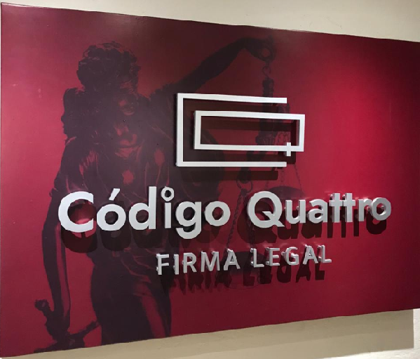 Con demasiada frecuencia, muchas personas han recibido una condena informal sin siquiera haber tenido la posibilidad de hacer valer su derecho a una defensa técnica y adecuada mediante el principio de contradicción y lo que es peor, la sociedad y medios de comunicación, como una especie de jurado, han anulado el derecho de un individuo, a que se presuma su inocencia hasta en tanto no se demuestre lo contrario