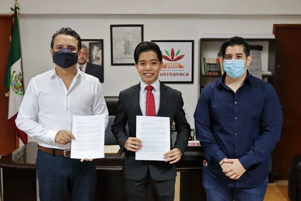 Soy Tino”, cuyo nombre es Hertino Avilés Soto, informó al alcalde que dicha moción fue subida a la plataforma change.org, bajo el nombre de la campaña “Reconocer al personal de salud que ha trabajado en época de Covid”, en la liga http://chng.it/ggxwv5CBRP