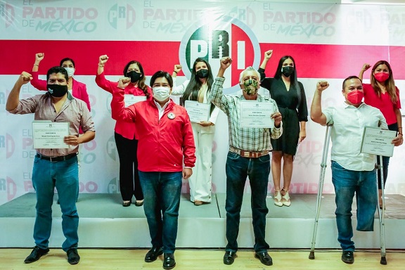 “Estamos rompiendo paradigmas; quisimos dar un respiro y dar oportunidad a la gente de la sociedad para que nos puedan representar”, afirmó el dirigente.