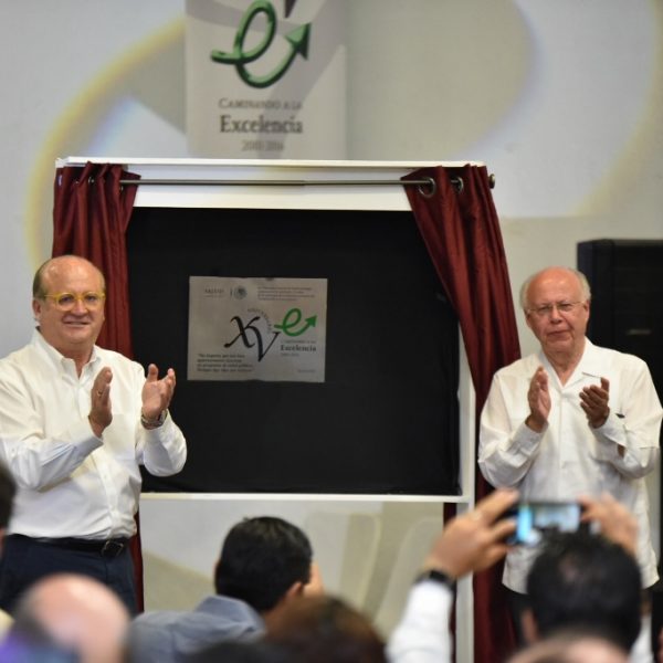 Caminado a la Excelencia