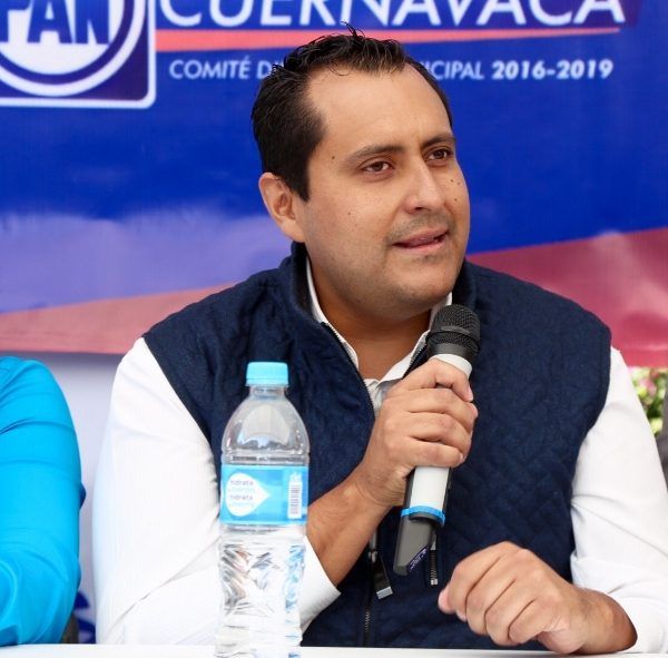 “Tus Ideas Son Ley”