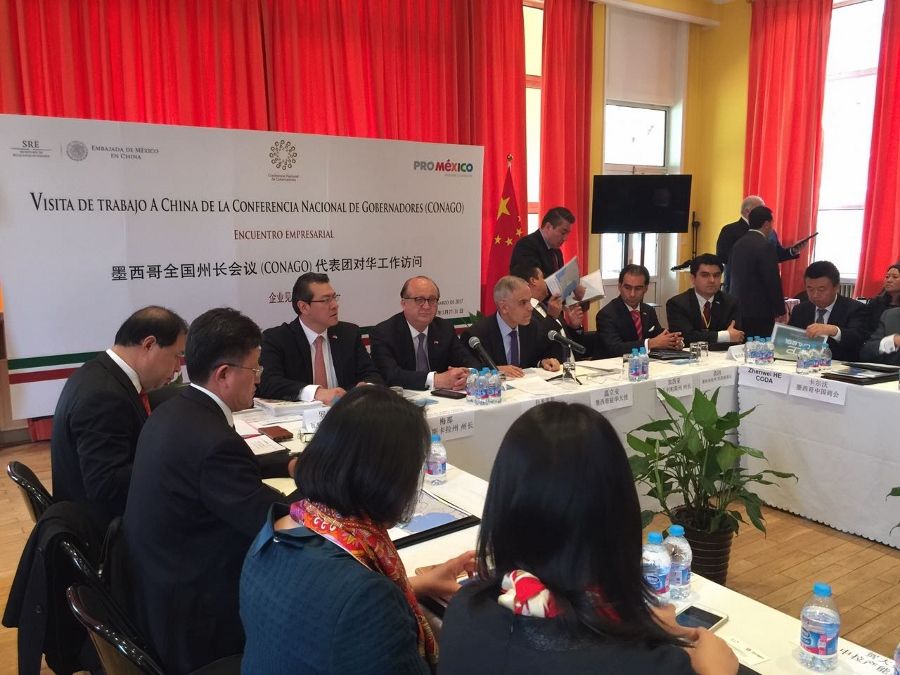 Tang Yi y Zhang Xu, presidente y vicepresidente de la Empresa Estatal China National Technical Import & Export Corporation