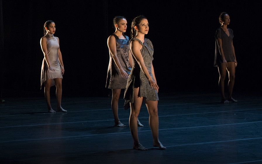 bajo la dirección de la maestra Beatriz Madrid