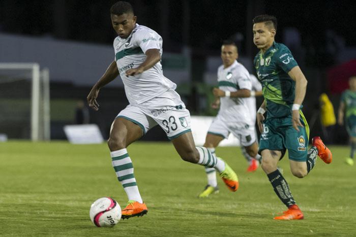 Leonin Pineda se lanzó y rechazó