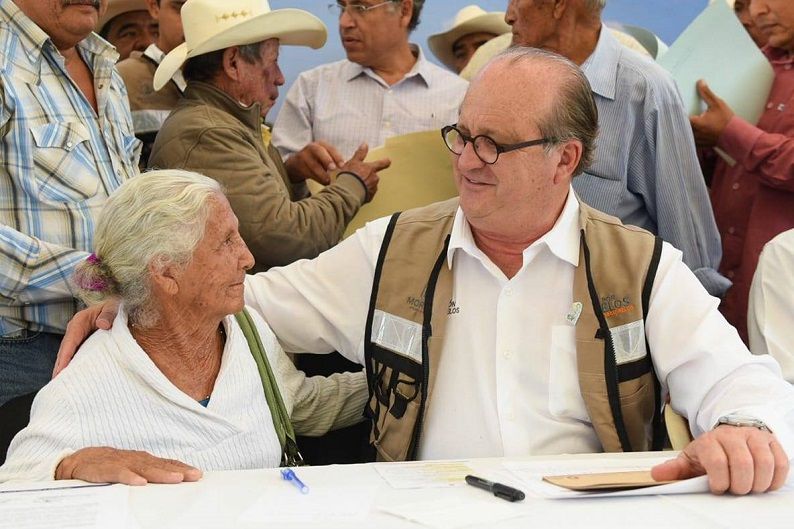 un plan estatal emergente de reparación y construcción de carreteras