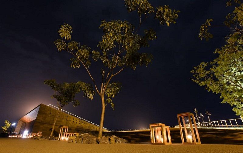 Abel Perles, Carlos Bedoya y César Mendoza a nombre del despacho Isaac Broid + Productora