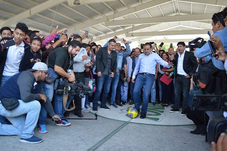 el chileno Iván Zamorano, quien vistió las playeras del Real Madrid y el América