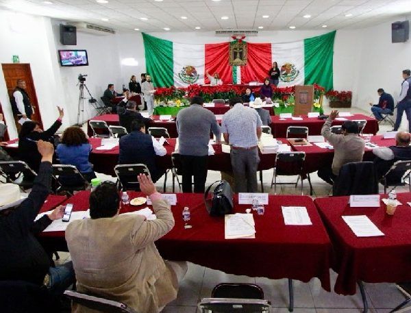 se computarán entre los bienes que adquieran los servidores públicos o con respecto de los cuales se conduzcan como dueños