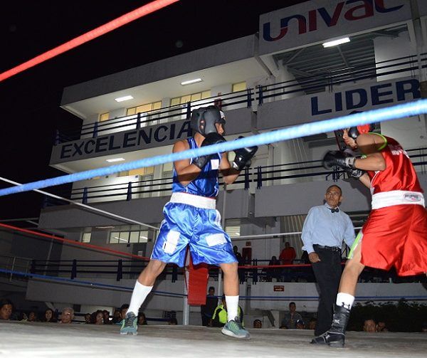 Andrés Andrade terminó por superar al pugilista morelense Walter Hernández