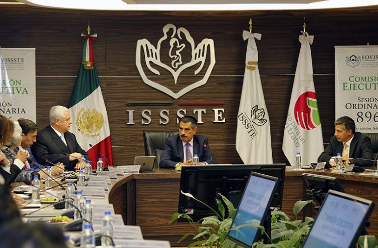 El Vocal Ejecutivo, Luis Antonio Godina Herrera, informó ante a los integrantes de la Comisión Ejecutiva del FOVISSSTE, en su sesión ordinaria 896, que los derechohabientes que cuentan con un crédito vigente tienen derecho a un seguro que cubre daños parciales, ayuda de renta, retiro de cascajo y cobertura por daño total