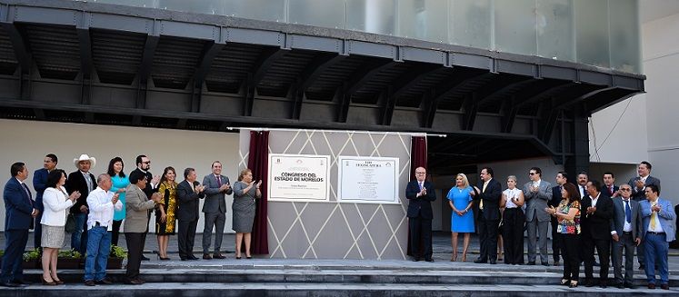 el gobernador Graco Ramírez convocó a los morelenses a consolidar lo construido en materia de seguridad pública, crecimiento económico, educación, salud y desarrollo social; no ir para atrás